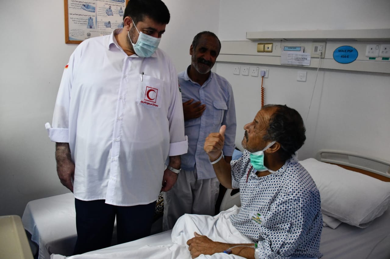 حضور مسئولان هلالاحمر در مراکز درمانی و عیادت از زائران بیمار حج/ نظارت بر روند درمان زائران/ گزارش تصویری